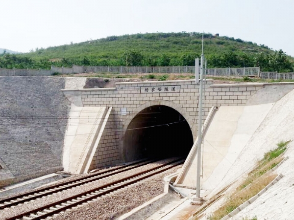 張?zhí)畦F路楊家峪隧道